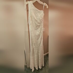 One-Shoulder Lace Wedding Dress